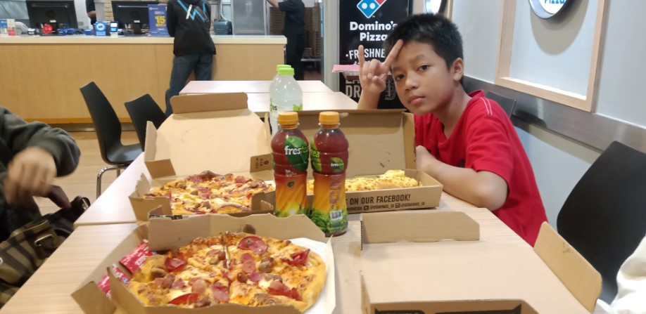Domino's Pizza Akbar Najib, 1. Pizza Place, 2. Mike Pizza Asia, 3. Mamma Rosy, 4. Toscana, 5. Pizza Marzano, 6. Domino’s Pizza, 7. Zapoli Pizzeria, 8. Pizza Krust Kemang, 9. Gianni’s Pizzeria, 10. Pizza e Birra – Lippo Mall Kemang Avenue of the Stars, 11. PIZZA NYC KEMANG, 12. Paper Plates Pizza, Kemang
