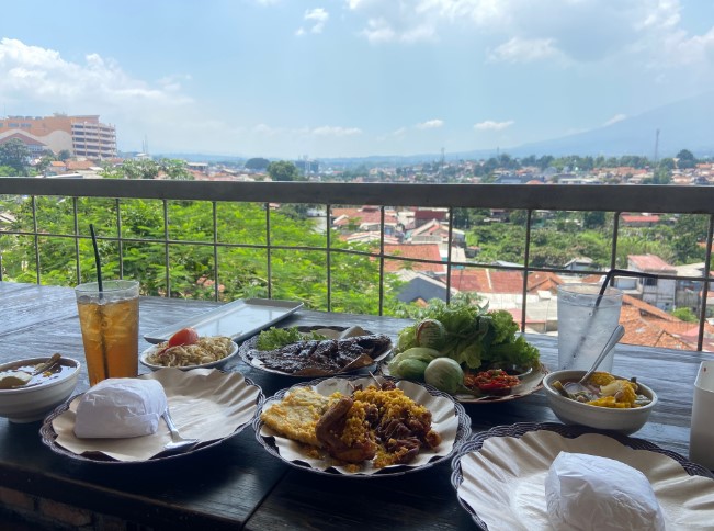 Gumati Resto Khas Sunda Siska Safitri, 1. Gurih 7, 2. RM. Bumi Aki Bogor, 3. Kluwih Sunda, 4. De’ Leuit Sensasi Nasi Jambal, 5. Kampoeng Koneng, 6. Saung Kuring, 7. Gumati Resto khas Sunda, 8. Medja Restaurant, 9. Gurame Cobek Mang Dayat Yasmin, 10. Gili-Gili Restaurant, 11. Waroeng Ngariung, 12. Warung Nasi Khas Sunda ENDAH