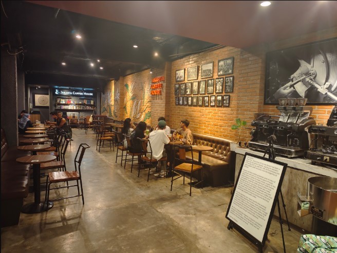 Jakarta Coffee House Ooi Stanley (Pak Boy), 1. Bakoel Koffie Cikini, 2. Anomali Coffee Menteng, 3. Giyanti Coffee Roastery, 4. Kedai Tjikini, 5. Saudagar Kopi Sabang, 6. 1/15 Coffee, Menteng, 7. Sabang 16 Kopi & Srikaya, 8. Yan Kedai Kopi, 9. Kawisari Cafe & Eatery, 10. Djakarta Kafe, 11. Ombé Kofie Menteng, 12. Coffee 31 Menteng, 13. Brown Bag, 14. Jakarta Coffee House, 15. Luwih Coffee, 16. Amalgam Coffee Brewery, 17. O’delice Cafe
