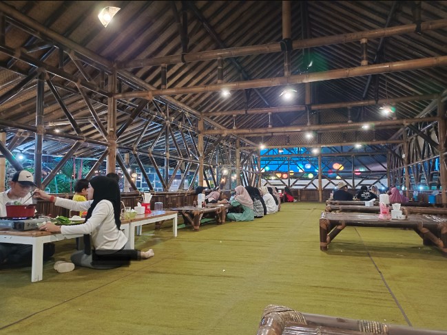 Kedai Makan Satu-Satu Devi A, 1. Bebek Goreng Pak H. Dargo – Stasiun Lama, 2. Kedai Makan Satu-Satu, 3. Warung Lesehan Mbak Tin, 4. Sate Gulai Kambing Winong Pak Mustofa, 5. ACC Super Sambal, 6. Bakso Super, 7. Rumah Makan H. Dargo Special Bebek Goreng, 8. Coffee & Resto Satria Bogowonto, 9. Oishii Ramen, 10. Eiffel Ice Cream & Resto, 11. Rumah Makan Asli Simbah Pawiro, 12. Pangena Family Resto & Coffee Shop