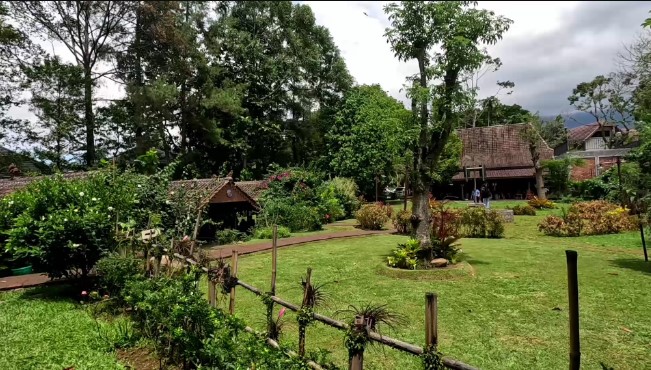 Kopi Klotok Cisarua junjoey channel, 1. Bumi Aki Puncak, 2. Kopi Nako Kebon Jati, 3. Roofpark Puncak, 4. Pasir Angin Pas, 5. Ngopi di Sawah, 6. Kopi Klotok Cisarua, 7. Heha Waterfall, 8. Breeve Hills resto & cafe, 9. The Lake House, 10. Resto & cafe Puncak Asri, 11. Humaira Coffee, 12. Secret Garden Puncak, 13. Sawah Abah Coffee, 14. Kembali ke Alam Kampung Rimba