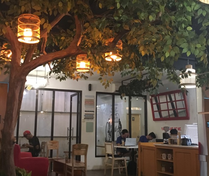 Luwih Coffee Dyah Kusumaningrum, 1. Bakoel Koffie Cikini, 2. Anomali Coffee Menteng, 3. Giyanti Coffee Roastery, 4. Kedai Tjikini, 5. Saudagar Kopi Sabang, 6. 1/15 Coffee, Menteng, 7. Sabang 16 Kopi & Srikaya, 8. Yan Kedai Kopi, 9. Kawisari Cafe & Eatery, 10. Djakarta Kafe, 11. Ombé Kofie Menteng, 12. Coffee 31 Menteng, 13. Brown Bag, 14. Jakarta Coffee House, 15. Luwih Coffee, 16. Amalgam Coffee Brewery, 17. O’delice Cafe