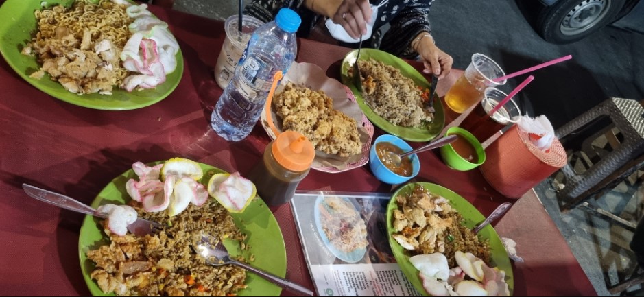 Nasi Goreng Bistik Kang Ajie Cut Dheamontoro, 1. Joni Steak, 2. Bakso Rusuk Samanhudi, 3. Bakmi Gang Kelinci, 4. Rumah Makan Medan Baru, 5. Bakmi A Boen, 6. Nasi Uduk Ibu Sum, 7. Soto Betawi Globe H.Oji, 8. Soto Padang H. St. Mangkuto – Pintu Air Raya, 9. Bakmi Sui-Sen, 10. Nasi Goreng Bistik Kang Ajie, 11. Shantung Restaurant, 12. Mie Terempa’k, 13. Rumah Makan Harum