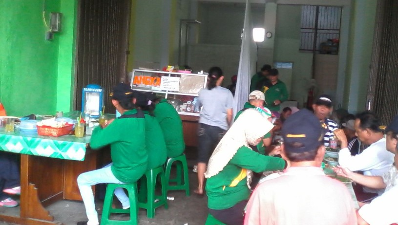 Nasi Pindang Bu Sri Semarang, 1. Nasi Pindang Kudus & Soto Sapi Gajahmada – Semarang, 2. SOTO AYAM & NASI PINDANG KUDUS TRISNO SARI, 3. Nasi Pindang Pak Ndut, 4. WARUNG MAKAN NASI PINDANG BU YULI, 5. Warung makan Kudus, 6. Nasi Pindang Bu Sri Semarang, 7. Soto Sapi dan Nasi Pindang Lengkong Bu Ning, 8. Nasi Pindang & Soto Sapi Pak Mul, 9. Nasi Pindang Kranggan semarang (tanah mas), 10. Nasi Pindang Kranggan Bu Bas, 11. Nasi pindang Patriot