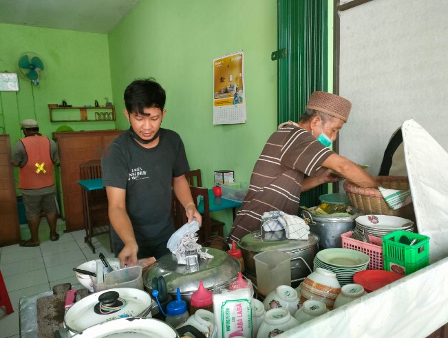Nasi Pindang & Soto Sapi Pak Mul Robby Hadisubrata, 1. Nasi Pindang Kudus & Soto Sapi Gajahmada – Semarang, 2. SOTO AYAM & NASI PINDANG KUDUS TRISNO SARI, 3. Nasi Pindang Pak Ndut, 4. WARUNG MAKAN NASI PINDANG BU YULI, 5. Warung makan Kudus, 6. Nasi Pindang Bu Sri Semarang, 7. Soto Sapi dan Nasi Pindang Lengkong Bu Ning, 8. Nasi Pindang & Soto Sapi Pak Mul, 9. Nasi Pindang Kranggan semarang (tanah mas), 10. Nasi Pindang Kranggan Bu Bas, 11. Nasi pindang Patriot