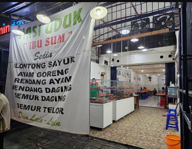 Nasi Uduk Ibu Sum Mr. Oktavianus, 1. Joni Steak, 2. Bakso Rusuk Samanhudi, 3. Bakmi Gang Kelinci, 4. Rumah Makan Medan Baru, 5. Bakmi A Boen, 6. Nasi Uduk Ibu Sum, 7. Soto Betawi Globe H.Oji, 8. Soto Padang H. St. Mangkuto – Pintu Air Raya, 9. Bakmi Sui-Sen, 10. Nasi Goreng Bistik Kang Ajie, 11. Shantung Restaurant, 12. Mie Terempa’k, 13. Rumah Makan Harum