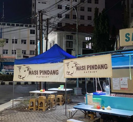 Nasi pindang Patriot, 1. Nasi Pindang Kudus & Soto Sapi Gajahmada – Semarang, 2. SOTO AYAM & NASI PINDANG KUDUS TRISNO SARI, 3. Nasi Pindang Pak Ndut, 4. WARUNG MAKAN NASI PINDANG BU YULI, 5. Warung makan Kudus, 6. Nasi Pindang Bu Sri Semarang, 7. Soto Sapi dan Nasi Pindang Lengkong Bu Ning, 8. Nasi Pindang & Soto Sapi Pak Mul, 9. Nasi Pindang Kranggan semarang (tanah mas), 10. Nasi Pindang Kranggan Bu Bas, 11. Nasi pindang Patriot
