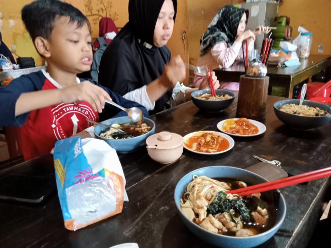 Oishii Ramen Berkah Tanpa riba, 1. Bebek Goreng Pak H. Dargo – Stasiun Lama, 2. Kedai Makan Satu-Satu, 3. Warung Lesehan Mbak Tin, 4. Sate Gulai Kambing Winong Pak Mustofa, 5. ACC Super Sambal, 6. Bakso Super, 7. Rumah Makan H. Dargo Special Bebek Goreng, 8. Coffee & Resto Satria Bogowonto, 9. Oishii Ramen, 10. Eiffel Ice Cream & Resto, 11. Rumah Makan Asli Simbah Pawiro, 12. Pangena Family Resto & Coffee Shop