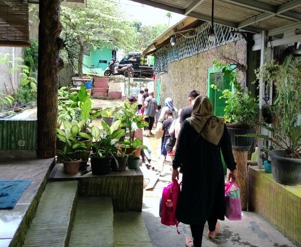 PEMANDIAN BELERANG CIASIN Mira Yuliyani, 1. Tirta Sanita, 2. Pemandian Air Panas Gunung Pancar, 3. Pemandian Air Panas Kawah Ratu, 4. Pemandian Air Panas Ciparay, 5. Situs Gunung Peyek, 6. Jbound Geo Edu Park Air Panas Gunung Malang, 7. Pemandian Air Panas Gunung Kapur (TIRTA SAYAGA), 8. Amerta cafe and hot spring resort, 9. Lembah Cipanas kelapa 3 dan riverside, 10. Lembah Alam Tirta, 11. Kolam Pemandian Air Panas Gn Panjang, 12. Pemandian Belerang Ciasin