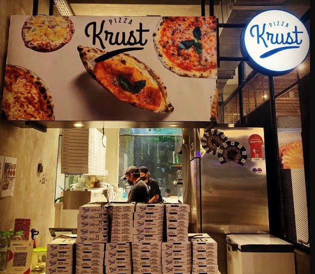 Pizza Krust Steve, 1. Pizza Place, 2. Mike Pizza Asia, 3. Mamma Rosy, 4. Toscana, 5. Pizza Marzano, 6. Domino’s Pizza, 7. Zapoli Pizzeria, 8. Pizza Krust Kemang, 9. Gianni’s Pizzeria, 10. Pizza e Birra – Lippo Mall Kemang Avenue of the Stars, 11. PIZZA NYC KEMANG, 12. Paper Plates Pizza, Kemang