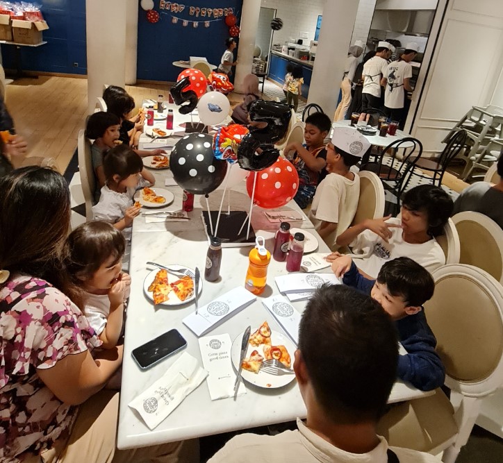 Pizza Marzano Kemang SKY Rizka Amalia, 1. Pizza Place, 2. Mike Pizza Asia, 3. Mamma Rosy, 4. Toscana, 5. Pizza Marzano, 6. Domino’s Pizza, 7. Zapoli Pizzeria, 8. Pizza Krust Kemang, 9. Gianni’s Pizzeria, 10. Pizza e Birra – Lippo Mall Kemang Avenue of the Stars, 11. PIZZA NYC KEMANG, 12. Paper Plates Pizza, Kemang