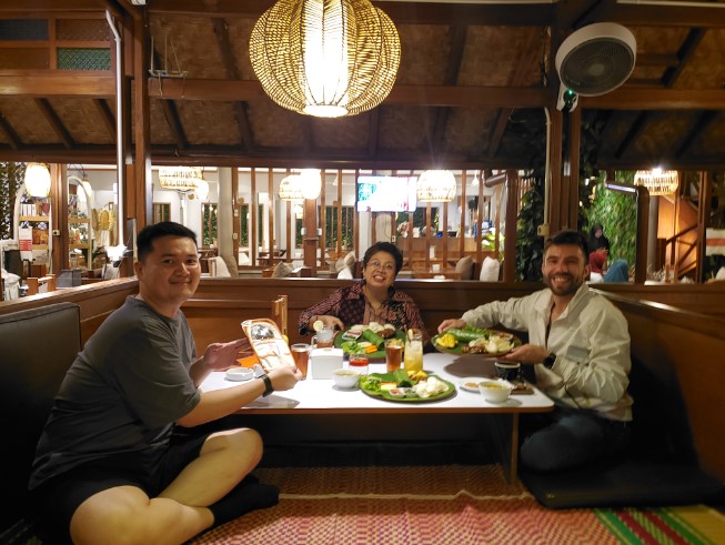 RM. Bumi Aki Bogor Sebastian Linares Ospina, 1. Gurih 7, 2. RM. Bumi Aki Bogor, 3. Kluwih Sunda, 4. De’ Leuit Sensasi Nasi Jambal, 5. Kampoeng Koneng, 6. Saung Kuring, 7. Gumati Resto khas Sunda, 8. Medja Restaurant, 9. Gurame Cobek Mang Dayat Yasmin, 10. Gili-Gili Restaurant, 11. Waroeng Ngariung, 12. Warung Nasi Khas Sunda ENDAH