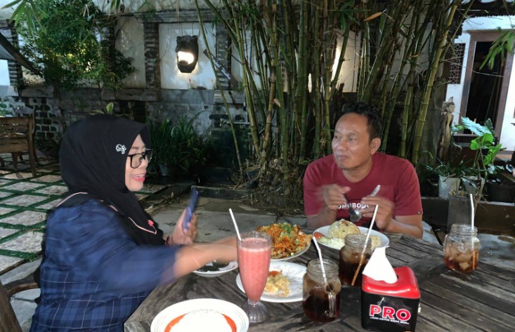 RM.Pondok Asri Tri Endang Wahyuningsih, 1. Rumah Makan Hien, 2. Rumah Makan Praukuno, 3. Angkringan Mbok Nom Rembang, 4. Nasi Tahu Serepeh Bu Slamet, 5. Rumah Makan Pinggir Kali, 6. Teras Kota Resto, 7. Aneka Sambel Rembang, 8. Warung Makan Melati, 9. Warung Pesisir, 10. RM.Pondok Asri, 11. Kampung Steak and Blend Rembang, 12. SATU LAGI REMBANG, 13. Citra Resto