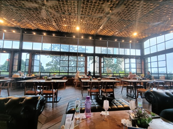Roofpark Cafe &amp; Restaurant Bogor Mo AlFares, 1. Kopi Nako Kebon Jati, 2. Pasir Angin PAS, 3. Bumi Aki Heritage Puncak, 4. Nicole’s Kitchen &amp; Lounge, 5. Bavarian Haus Bratwurst ‘n Grill, 6. Edensor Hills Villa, Resort &amp; Café Shariah, 7. Roofpark Cafe &amp; Restaurant Bogor, 8. Breeve Hills resto &amp; cafe, 9. The Lake House, 10. Kembali Ke Alam, 11. Mamifokobo Café &amp; Kitchen – Ciloto, 12. Waroeng Gumati Cafe &amp; Resto, 13. Kedai kopi abdi, 14. Secret Garden Puncak, 15. Tropical Deck