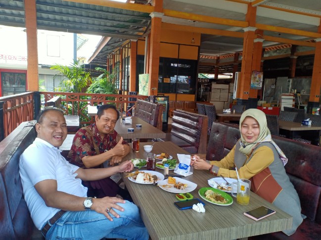 Rumah Makan H. Dargo Special Bebek Goreng Lilik Setiawan, 1. Bebek Goreng Pak H. Dargo – Stasiun Lama, 2. Kedai Makan Satu-Satu, 3. Warung Lesehan Mbak Tin, 4. Sate Gulai Kambing Winong Pak Mustofa, 5. ACC Super Sambal, 6. Bakso Super, 7. Rumah Makan H. Dargo Special Bebek Goreng, 8. Coffee & Resto Satria Bogowonto, 9. Oishii Ramen, 10. Eiffel Ice Cream & Resto, 11. Rumah Makan Asli Simbah Pawiro, 12. Pangena Family Resto & Coffee Shop