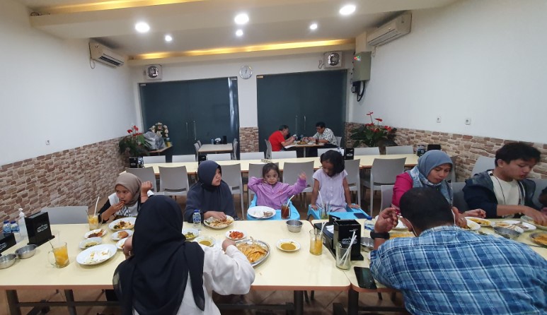 Rumah Makan Medan Baru Hendro Yosua, 1. Joni Steak, 2. Bakso Rusuk Samanhudi, 3. Bakmi Gang Kelinci, 4. Rumah Makan Medan Baru, 5. Bakmi A Boen, 6. Nasi Uduk Ibu Sum, 7. Soto Betawi Globe H.Oji, 8. Soto Padang H. St. Mangkuto – Pintu Air Raya, 9. Bakmi Sui-Sen, 10. Nasi Goreng Bistik Kang Ajie, 11. Shantung Restaurant, 12. Mie Terempa’k, 13. Rumah Makan Harum