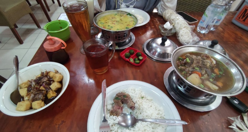 Rumah Makan Mirasa Alnaz Zeini Abdillah, 1. Rumah Makan Cibabat Ampera, 2. Mymo Mie Baso Ceker, 3. Kedai Ramen Aboy – Cimahi, 4. Kafe KupuKupu, 5. dK resto, 6. Rumah Makan Kiambang Raya, 7. Meepang RAI, 8. Wingz O Wingz Cimahi, 9. Hashi Ramen, 10. RM. Ibu Haji Cijantung (IHC) ASLI Purwakarta, 11. Rumah Makan Ciganea Baros, 12. Giggle Box Cimahi, 13. Rumah Makan Kandang Ayam, 14. Alam Wisata Cimahi, 15. Spesial Soto Boyolali (SSB) Hj Hesti Widodo, Cimahi, 16. Rumah Makan Mirasa, 17. Sate Maranggi & Ayam Bakar Neng Katineung, 18. Ayam Kremes Selimut WR Pusat, 19. Bebek Goreng Haji Slamet (Asli) Cimahi, 20. Bebek Salero, 21. GoGrill-ah!, 22. Gokana Ramen Teppan, 23. Rumah Makan Ramayana II, 24. Warung Sadulur Cimahi