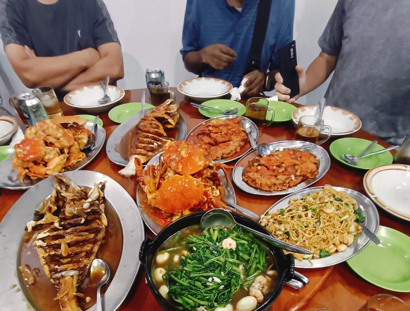 Rumah Makan Nelayan Jaya Yandi Pebriansyah, 1. Warung Nasi Jamblang Ibu Nur, 2. Empal Gentong H. Apud Pusat, 3. Nasi Jamblang Mang Dul, 4. Restoran Klapa Manis, 5. Urban Chicken, 6. Rumah Makan Ayam Goreng Bahagia 71 Hj.Sunarti, 7. H. Moel Seafood Pusat Cirebon, 8. Nasi Lengko Haji Barno, 9. Lombok Idjo Cirebon, 10. Warung Bubur M Thoha, 11. Salt Sunda &amp; Seafood, 12. Kampung Kecil Cirebon, 13. CHENG HO RESTO, 14. Pedesan Entog Mas Nana Megu Gede, 15. Restoran Marina, 16. Mie Petruk, 17. Rumah Makan Nelayan Jaya, 18. Resto Batik Chicken, 19. RM. Karunia Jaya Kartini, 20. Nasi Kuning Pekalangan, 21. Gado-Gado Ayam Mang Djum, 22. Resto Al Mumtaz, 23. Gokana Ramen &amp; Teppan CSB Mall, 24. Sate Kalong (Kerbau) Bpk. Karyadi, 25. Arirang Korean Restoran, 26. Mie Koclok “Mang Sam” Pekiringan, 27. Tahu Gejrot Pak Wardi, 28. Raja Dimsum