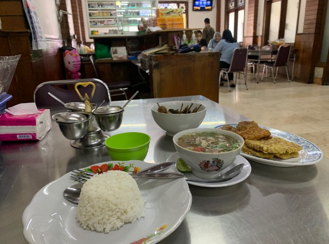 Rumah Makan Soto Bangkong Erwin Yogaswara, 1. Soto Betawi Haji Husen, 2. Soto Kudus Blok M, 3. SOTO WONG BOYOLALI PAK ASLI NUR RAMBO, 4. Soto Ayam Ambengan Pak Sadi Asli, 5. Rumah Makan Soto Bangkong, 6. Soto Gebrak, 7. Soto Padang H. St. Mangkuto, 8. Soto Betawi Sambung Nikmat, 9. Soto H. Nandar Asli, 10. Soto Jakarta Pak Haji Yus, 11. Soto Ayam Ambengan Cak-Di, 12. Soto Jakarta Bang Madi