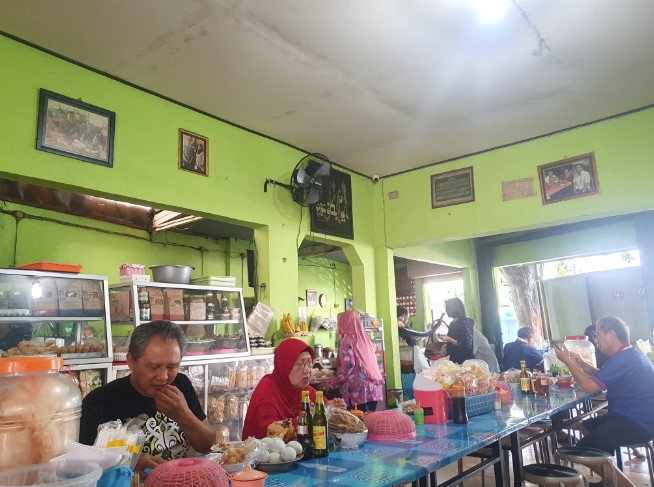SOTO AYAM & NASI PINDANG KUDUS TRISNO SARI Kukuh Cakra D, 1. Nasi Pindang Kudus & Soto Sapi Gajahmada – Semarang, 2. SOTO AYAM & NASI PINDANG KUDUS TRISNO SARI, 3. Nasi Pindang Pak Ndut, 4. WARUNG MAKAN NASI PINDANG BU YULI, 5. Warung makan Kudus, 6. Nasi Pindang Bu Sri Semarang, 7. Soto Sapi dan Nasi Pindang Lengkong Bu Ning, 8. Nasi Pindang & Soto Sapi Pak Mul, 9. Nasi Pindang Kranggan semarang (tanah mas), 10. Nasi Pindang Kranggan Bu Bas, 11. Nasi pindang Patriot