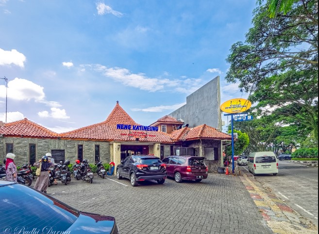 Sate Maranggi & Ayam Bakar Neng Katineung cep budhi darma, 1. Rumah Makan Cibabat Ampera, 2. Mymo Mie Baso Ceker, 3. Kedai Ramen Aboy – Cimahi, 4. Kafe KupuKupu, 5. dK resto, 6. Rumah Makan Kiambang Raya, 7. Meepang RAI, 8. Wingz O Wingz Cimahi, 9. Hashi Ramen, 10. RM. Ibu Haji Cijantung (IHC) ASLI Purwakarta, 11. Rumah Makan Ciganea Baros, 12. Giggle Box Cimahi, 13. Rumah Makan Kandang Ayam, 14. Alam Wisata Cimahi, 15. Spesial Soto Boyolali (SSB) Hj Hesti Widodo, Cimahi, 16. Rumah Makan Mirasa, 17. Sate Maranggi & Ayam Bakar Neng Katineung, 18. Ayam Kremes Selimut WR Pusat, 19. Bebek Goreng Haji Slamet (Asli) Cimahi, 20. Bebek Salero, 21. GoGrill-ah!, 22. Gokana Ramen Teppan, 23. Rumah Makan Ramayana II, 24. Warung Sadulur Cimahi