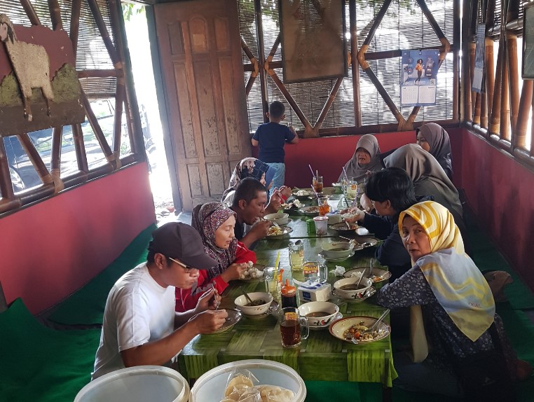 Sate Gulai Kambing Winong Pak Mustofa Munawar aja, 1. Bebek Goreng Pak H. Dargo – Stasiun Lama, 2. Kedai Makan Satu-Satu, 3. Warung Lesehan Mbak Tin, 4. Sate Gulai Kambing Winong Pak Mustofa, 5. ACC Super Sambal, 6. Bakso Super, 7. Rumah Makan H. Dargo Special Bebek Goreng, 8. Coffee & Resto Satria Bogowonto, 9. Oishii Ramen, 10. Eiffel Ice Cream & Resto, 11. Rumah Makan Asli Simbah Pawiro, 12. Pangena Family Resto & Coffee Shop