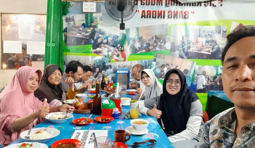 Sate Kambing Batibul Bang Indra, 1. Warung Sate dan Tongseng Pak H. Budi Asli Solo, 2. Sate Kambing Haji Giyo Original, 3. Sate Tegal Abu Salim, 4. Sate Blora Cirebon Rawamangun, 5. Sate Tegal H.M. Ridwan, 6. Sate Kambing Hajinawi, 7. Sate Kambing Dudung, 8. Sate Kambing Muda Tegal Bang Dur, 9. Sate Solo Pak Jamal, 10. Sate Keroncong Sederhana, 11. Sate Kambing Batibul Bang Indra, 12. Warung sate Dan Sop Kambing Pak Pambudi, 13. Sate Tegal Kambing Muda Umi Salmah