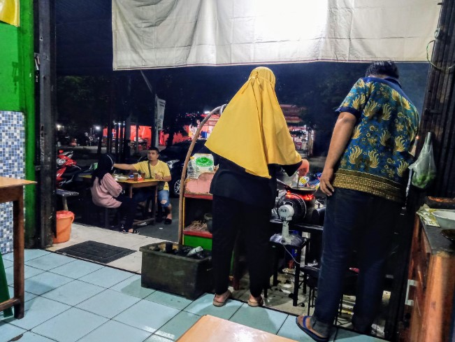 Sate Solo Pak Jamal Bambang Priyo Cahyono, 1. Warung Sate dan Tongseng Pak H. Budi Asli Solo, 2. Sate Kambing Haji Giyo Original, 3. Sate Tegal Abu Salim, 4. Sate Blora Cirebon Rawamangun, 5. Sate Tegal H.M. Ridwan, 6. Sate Kambing Hajinawi, 7. Sate Kambing Dudung, 8. Sate Kambing Muda Tegal Bang Dur, 9. Sate Solo Pak Jamal, 10. Sate Keroncong Sederhana, 11. Sate Kambing Batibul Bang Indra, 12. Warung sate Dan Sop Kambing Pak Pambudi, 13. Sate Tegal Kambing Muda Umi Salmah