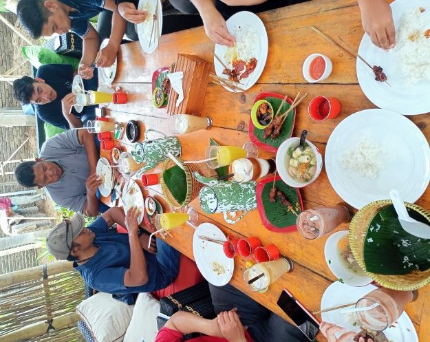 Saung Manglid Mim Yudantia