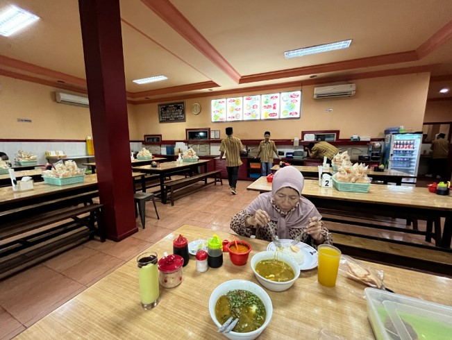 Soto Ayam Ambengan Pak Sadi Asli Bintang Rahmat Wananda, 1. Soto Betawi Haji Husen, 2. Soto Kudus Blok M, 3. SOTO WONG BOYOLALI PAK ASLI NUR RAMBO, 4. Soto Ayam Ambengan Pak Sadi Asli, 5. Rumah Makan Soto Bangkong, 6. Soto Gebrak, 7. Soto Padang H. St. Mangkuto, 8. Soto Betawi Sambung Nikmat, 9. Soto H. Nandar Asli, 10. Soto Jakarta Pak Haji Yus, 11. Soto Ayam Ambengan Cak-Di, 12. Soto Jakarta Bang Madi