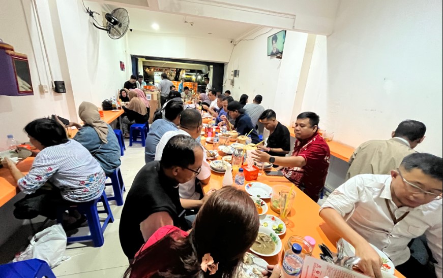 Soto Betawi Globe H.Oji Sidney Lavanya, 1. Joni Steak, 2. Bakso Rusuk Samanhudi, 3. Bakmi Gang Kelinci, 4. Rumah Makan Medan Baru, 5. Bakmi A Boen, 6. Nasi Uduk Ibu Sum, 7. Soto Betawi Globe H.Oji, 8. Soto Padang H. St. Mangkuto – Pintu Air Raya, 9. Bakmi Sui-Sen, 10. Nasi Goreng Bistik Kang Ajie, 11. Shantung Restaurant, 12. Mie Terempa’k, 13. Rumah Makan Harum