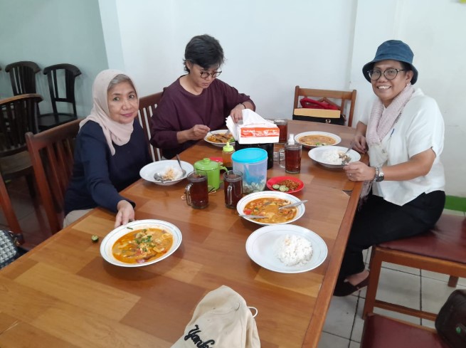 Soto Betawi Sambung Nikmat Oied Tanasale, 1. Soto Betawi Haji Husen, 2. Soto Kudus Blok M, 3. SOTO WONG BOYOLALI PAK ASLI NUR RAMBO, 4. Soto Ayam Ambengan Pak Sadi Asli, 5. Rumah Makan Soto Bangkong, 6. Soto Gebrak, 7. Soto Padang H. St. Mangkuto, 8. Soto Betawi Sambung Nikmat, 9. Soto H. Nandar Asli, 10. Soto Jakarta Pak Haji Yus, 11. Soto Ayam Ambengan Cak-Di, 12. Soto Jakarta Bang Madi