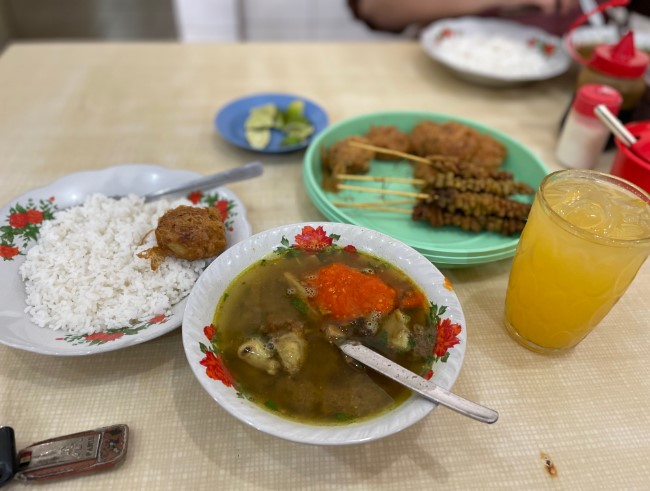 Soto Gebrak zett Ajo, 1. Soto Betawi Haji Husen, 2. Soto Kudus Blok M, 3. SOTO WONG BOYOLALI PAK ASLI NUR RAMBO, 4. Soto Ayam Ambengan Pak Sadi Asli, 5. Rumah Makan Soto Bangkong, 6. Soto Gebrak, 7. Soto Padang H. St. Mangkuto, 8. Soto Betawi Sambung Nikmat, 9. Soto H. Nandar Asli, 10. Soto Jakarta Pak Haji Yus, 11. Soto Ayam Ambengan Cak-Di, 12. Soto Jakarta Bang Madi