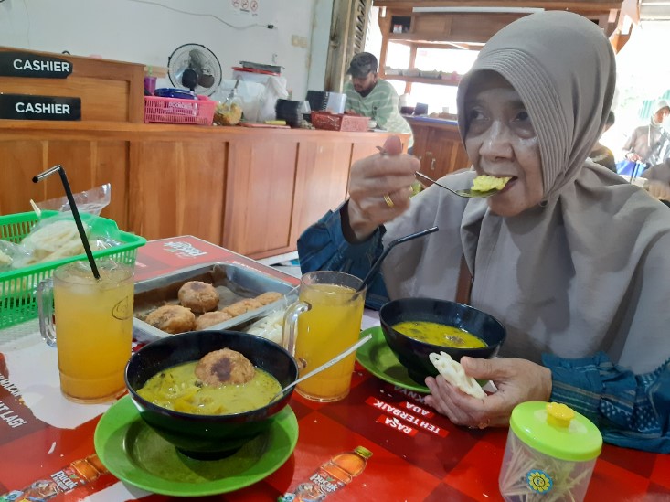 Soto Kuning M. Yusuf Atik Arini (Ri3Nz), 1. Kedai Soto Ibu Rahayu, 2. Soto Mie Agih Bogor, 3. Soto Kuning Pak Yusup, 4. Soto Mie Mang Ohim, 5. Soto Rahayu Mulia, 6. Soto Kuning M. Yusuf, 7. Soto Banjar khas Kalimantan Selatan, 8. Soto Daging Mang Bonin, 9. Soto Mie Pak Kumis, 10. Soto Pak Salam Bogor, 11. Soto Mie Si Abeh taman yasmin, 12. SOTO MIE PAK KADIR SEMERU BOGOR