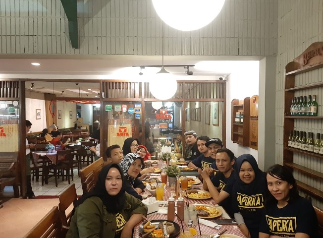 Suis Butcher Steak House Setiabudi Boyan Sofian, 1. Karnivor Restaurant, 2. Waroeng Steak &amp; Shake Dipatiukur, 3. Suis Butcher Steak House, 4. Justus Steak House Dago, 5. Steak Ranjang Dipatiukur, 6. Gijon Steakhouse, 7. Warung Steak Simantan, 8. Warung Steak Pasadena, 9. Javan Waroeng Steak &amp; Pasta, 10. Warung STEAK WARJO, 11. Doublesteak Talagabodas, 12. Steak Moen Moen, 13. Chiba Warung Steak, 14. The WindChime By Chef Felix, 15. OZT Cafe &amp; Steak House Bandung