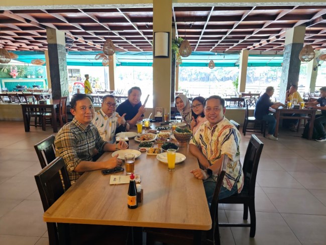 TELAGA SEAFOOD MODERNLAND ED, 1. Taman Santap Rumah Kayu, 2. Lot 9 Cafe & Restaurant, 3. Lubana Sengkol, 4. Gubug Makan Mang Engking The Breeze BSD City, 5. Kayu-Kayu Restaurant, 6. Restaurant Ibu Hj. Kokom, 7. Broadway The Flavor Bliss Alam Sutera, 8. KAWASAN KULINER LAKSA KHAS TANGERANG, 9. Rumah Makan Pondok Lauk, 10. Bambu Oju Seafood and Resto, 11. Remaja Kuring Resto, 12. Warung Bu Kris, 13. TELAGA SEAFOOD MODERNLAND, 14. Warung Kemuning, 15. Soto Bu Tjondro, 16. Roti Nogat, 17. SOP DUREN KEPO, 18. Omnikopi, 19. Nasi Uduk Ketupat Sayur Encim Sukaria, 20. Raja Kepiting, 21. Ayam Bakar Bali Qui Ciputat, 22. Bakso Lesus 3, 23. Bale Nyoenya, 24. Vegetus Vegetarian Serpong, 25. Steak 21, 26. Warung Sate & Tongseng Pak Dadi, 27. Sate Ayam H. Ishak, 28. Haagen Dazs