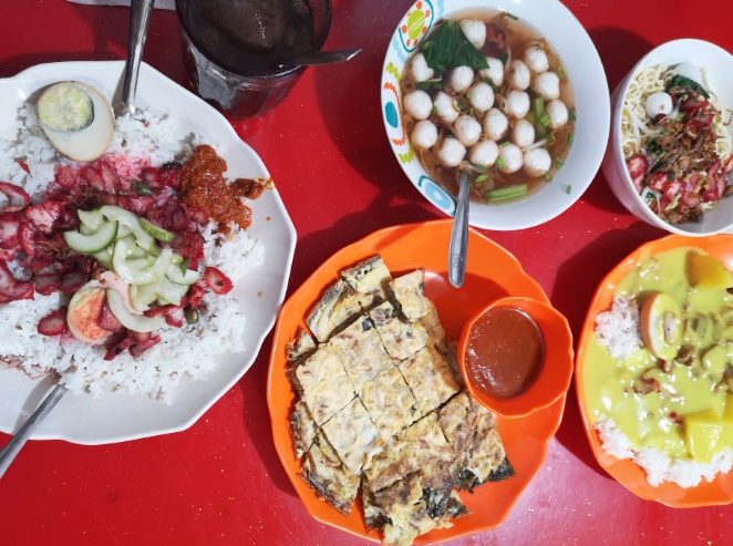 Wan Tan Mie Asam Sudarsan Glory, 1. Mie Tiau, 2. Bakso Geol, 3. Wan Tan Mie Asam, 4. Ayam Bakar 7 Saudara, 5. RM. Sederhana Minang, 6. Laksa Medan Nyonya Guat, 7. Bakmie Tien Sim TPI, 8. Warung Pablo n Steak, 9. Hok Siong, 10. Hainam Campur Meri, 11. Restaurant Bamboo House, 12. KARINA ALIE RESTO, 13. Nasi Tim Pejagalan, 14. Masakan Siantar Ahok