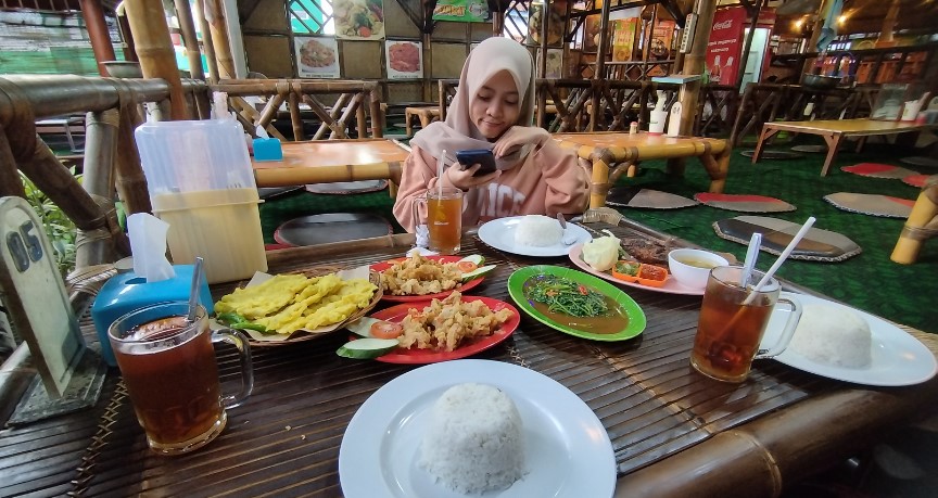 Warung Lesehan Mbak Tin Arvand Firmansyah, 1. Bebek Goreng Pak H. Dargo – Stasiun Lama, 2. Kedai Makan Satu-Satu, 3. Warung Lesehan Mbak Tin, 4. Sate Gulai Kambing Winong Pak Mustofa, 5. ACC Super Sambal, 6. Bakso Super, 7. Rumah Makan H. Dargo Special Bebek Goreng, 8. Coffee & Resto Satria Bogowonto, 9. Oishii Ramen, 10. Eiffel Ice Cream & Resto, 11. Rumah Makan Asli Simbah Pawiro, 12. Pangena Family Resto & Coffee Shop