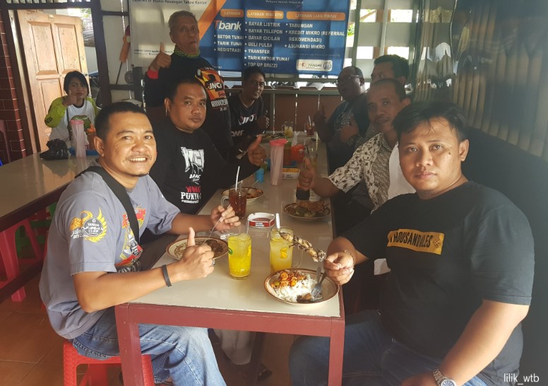 Warung Makan Melati Lilik_ wetebe, 1. Rumah Makan Hien, 2. Rumah Makan Praukuno, 3. Angkringan Mbok Nom Rembang, 4. Nasi Tahu Serepeh Bu Slamet, 5. Rumah Makan Pinggir Kali, 6. Teras Kota Resto, 7. Aneka Sambel Rembang, 8. Warung Makan Melati, 9. Warung Pesisir, 10. RM.Pondok Asri, 11. Kampung Steak and Blend Rembang, 12. SATU LAGI REMBANG, 13. Citra Resto
