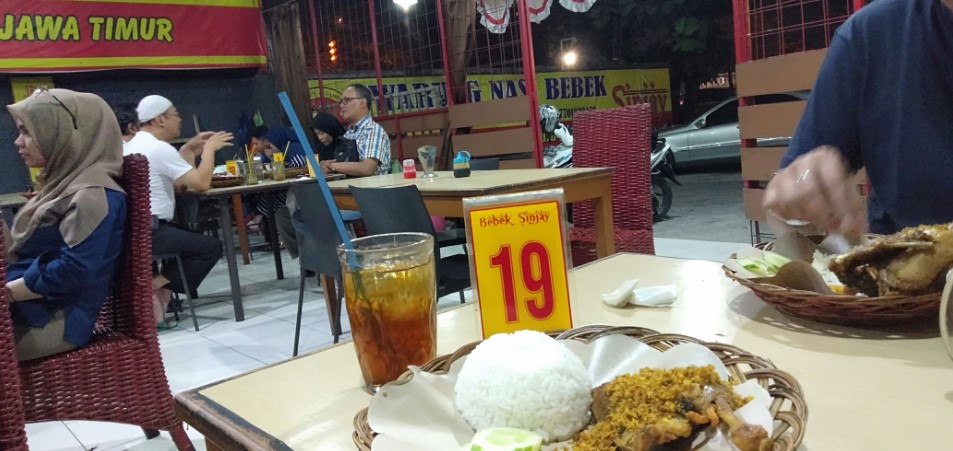 Warung Nasi Bebek Sinjay Iwan Supriyanto, 1. Bebek Kaleyo Bandung, 2. Bebek Ali Borme, 3. Bebeke Om Aris Dipatiukur, 4. Warung Nasi Bebek Sinjay, 5. Bebek Salero Bandung, 6. Bebek Merapi Mega Sari, 7. Bebek Bakar Ayayo, 8. Waroeng Bebek Ngarasan, 9. Bebek Goreng Pak Ndut, 10. Bebek Goreng H.Slamet, 11. Bebek Item Mas Wanto, 12. Bebek Stallone, 13. Bebek Kalio Ananda