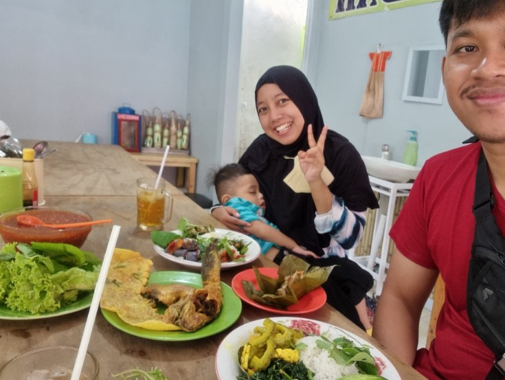 Warung Nasi Khas Sunda ENDAH Fahriza Luthfiandi, 1. Gurih 7, 2. RM. Bumi Aki Bogor, 3. Kluwih Sunda, 4. De’ Leuit Sensasi Nasi Jambal, 5. Kampoeng Koneng, 6. Saung Kuring, 7. Gumati Resto khas Sunda, 8. Medja Restaurant, 9. Gurame Cobek Mang Dayat Yasmin, 10. Gili-Gili Restaurant, 11. Waroeng Ngariung, 12. Warung Nasi Khas Sunda ENDAH