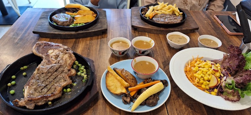Warung Steak Simantan Novita Sari, 1. Karnivor Restaurant, 2. Waroeng Steak &amp; Shake Dipatiukur, 3. Suis Butcher Steak House, 4. Justus Steak House Dago, 5. Steak Ranjang Dipatiukur, 6. Gijon Steakhouse, 7. Warung Steak Simantan, 8. Warung Steak Pasadena, 9. Javan Waroeng Steak &amp; Pasta, 10. Warung STEAK WARJO, 11. Doublesteak Talagabodas, 12. Steak Moen Moen, 13. Chiba Warung Steak, 14. The WindChime By Chef Felix, 15. OZT Cafe &amp; Steak House Bandung