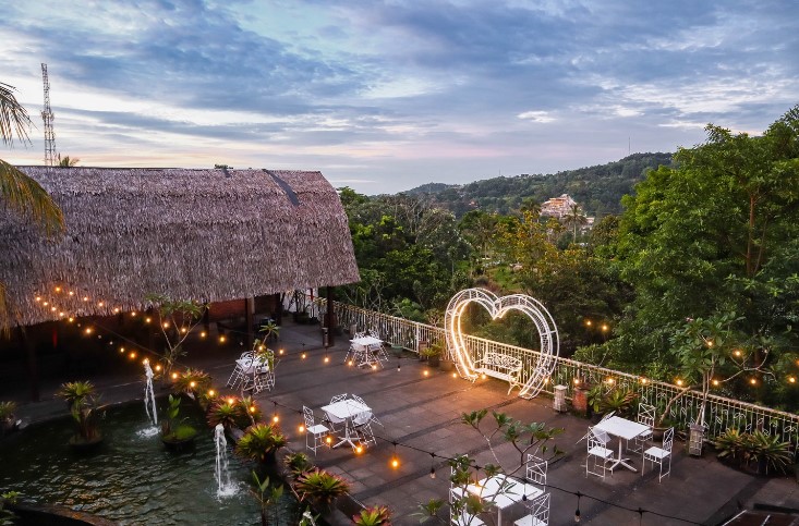 Waroeng Gumati Cafe &amp; Resto Rid Wan, 1. Kopi Nako Kebon Jati, 2. Pasir Angin PAS, 3. Bumi Aki Heritage Puncak, 4. Nicole’s Kitchen &amp; Lounge, 5. Bavarian Haus Bratwurst ‘n Grill, 6. Edensor Hills Villa, Resort &amp; Café Shariah, 7. Roofpark Cafe &amp; Restaurant Bogor, 8. Breeve Hills resto &amp; cafe, 9. The Lake House, 10. Kembali Ke Alam, 11. Mamifokobo Café &amp; Kitchen – Ciloto, 12. Waroeng Gumati Cafe &amp; Resto, 13. Kedai kopi abdi, 14. Secret Garden Puncak, 15. Tropical Deck