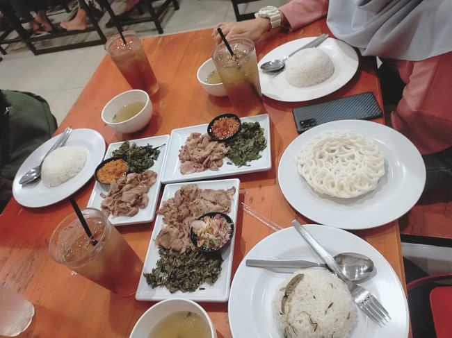 Asap Sambal 'Sei Sapi' - Tanjung Duren Imas Istiqomah, 1. Kwetiaw Sapi 78 Mangga Besar, 2. Bakso A Kiaw 99, 3. Warteg Gang Mangga, 4. Seafood 38, 5. Jawara Kuliner, 6. Nasi Gandul Bu Endang, 7. Asap Sambal ‘Sei Sapi’ – Tanjung Duren, 8. Kwetiau Sapi – Bakso Sapi Akhiang 79, 9. Nasi Campur Afa Kalimantan krendang, 10. Nasi Goreng Bistik Kang Ajie, 11. Kwetiau Akang Medan, 12. Nasi Uduk Bang Udin, 13. Nasi Uduk Ibu Sumi, 14. Bakmi Ahau 38