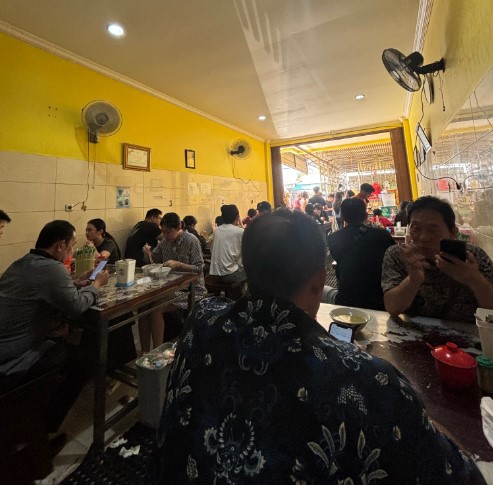 Bakmi Asui Tanjung Duren Claudy Putri, 1. Bakso JWR ( jawir ), 2. Bakso Rusuk Samanhudi Tanjung Duren, 3. Bakmi Asui Tanjung Duren, 4. Bakso Solo Samrat Tanjung Duren, 5. Baso Aci Juara Tanjung Duren, 6. Bakso Malang Tanjung Duren 18, 7. Pondok Mie Ayam Solo, 8. Bakso mas gayeng tanjung duren, 9. Bakso Goyang Lidah, Pasar Kopro, 10. Bakso Malang Asli Pak Paijo, 11. Bakso Koko Gepeng, 12. Bakso Malang CAK KUMIS, 13. Afung Baso Sapi Asli