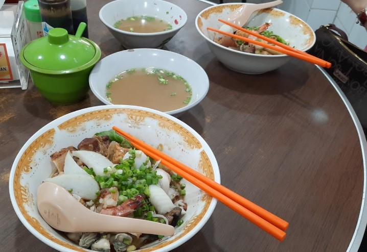 Bakmi Hock Seng Robin Lou, 1. Mie Aceh Titi Bobrok, 2. Mie Ayam Jamur Spesial Haji Mahmud, 3. Mie Ayam Jamur Brimob, 4. Mie Tiong SIM, 5. Mie Ayam Jamur RESTU, 6. YY Mie Pansit, 7. Mie Pangsit Awai, 8. Mie Ayam Kumango, 9. Bakmi Hock Seng, 10. Mie Ayam Waringin 1C, 11. Bakmi Khek, 12. Mie Hokkian SP 16