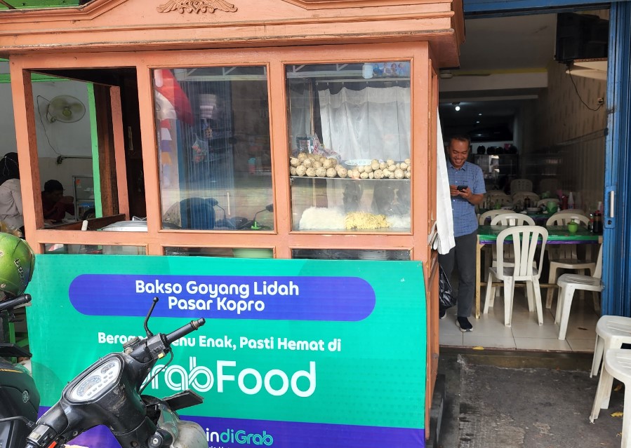 Bakso Goyang Lidah, Pasar Kopro Irfan Tebe, 1. Bakso JWR ( jawir ), 2. Bakso Rusuk Samanhudi Tanjung Duren, 3. Bakmi Asui Tanjung Duren, 4. Bakso Solo Samrat Tanjung Duren, 5. Baso Aci Juara Tanjung Duren, 6. Bakso Malang Tanjung Duren 18, 7. Pondok Mie Ayam Solo, 8. Bakso mas gayeng tanjung duren, 9. Bakso Goyang Lidah, Pasar Kopro, 10. Bakso Malang Asli Pak Paijo, 11. Bakso Koko Gepeng, 12. Bakso Malang CAK KUMIS, 13. Afung Baso Sapi Asli