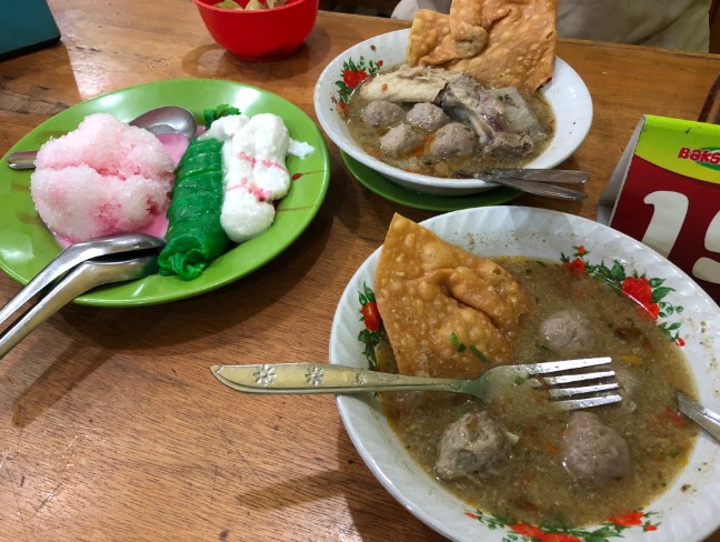 Bakso Solo Samrat Tanjung Duren Phillips Dewantoro, 1. Bakso JWR ( jawir ), 2. Bakso Rusuk Samanhudi Tanjung Duren, 3. Bakmi Asui Tanjung Duren, 4. Bakso Solo Samrat Tanjung Duren, 5. Baso Aci Juara Tanjung Duren, 6. Bakso Malang Tanjung Duren 18, 7. Pondok Mie Ayam Solo, 8. Bakso mas gayeng tanjung duren, 9. Bakso Goyang Lidah, Pasar Kopro, 10. Bakso Malang Asli Pak Paijo, 11. Bakso Koko Gepeng, 12. Bakso Malang CAK KUMIS, 13. Afung Baso Sapi Asli