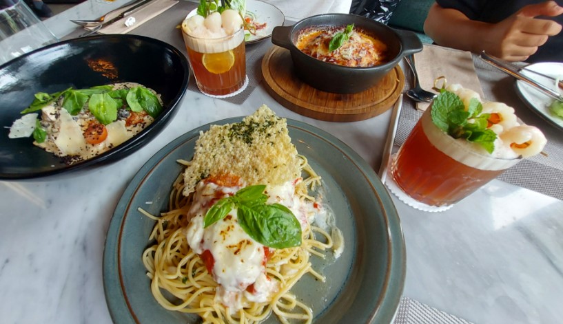 Balboni Ristorante Mirza Adhyatma, 1. Sale Restaurant BSD, 2. Formaggio Coffee and Resto, 3. Balboni Ristorante, 4. Osteria GIA Orange Groves PIK 2, 5. Milan Pizzeria Cafe, 6. De Boni Cucina Italiana, 7. Red Door Le Bistro, 8. Spaghetto Pasta Pizza Lounge, 9. John &amp; James BSD City, 10. VILLA CAPRI by Hiro Group, 11. Pizzeria Cavalese BSD, 12. Rocca Osteria &amp; Bar QBIG BSD, 13. Bianco Sapori D’Italia