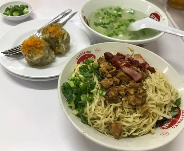 Hokkian Lomie Mikado Nila Sutjiono, 1. Bakmi Gang Kelinci, 2. Bakmi A Boen, 3. Bakmi Karet Krekot, 4. Bakmi Sui-Sen, 5. SEDJUK BAKMI & KOPI POS BLOC, 6. Mie Soen Yoe, 7. Hokkian Lomie Mikado, 8. Mie Ayam Bangka Halal Lili/Sen Sen, 9. Bakmi JP – Mie Ayam Jamur, 10. Bakmi Hau Hau, 11. Mie Ayam Ahui, 12. Bakmi Ncek